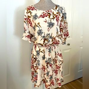 🦩Vince Camuto Dress 👗 Slip on  tiered hem, floral Sz:Large.
